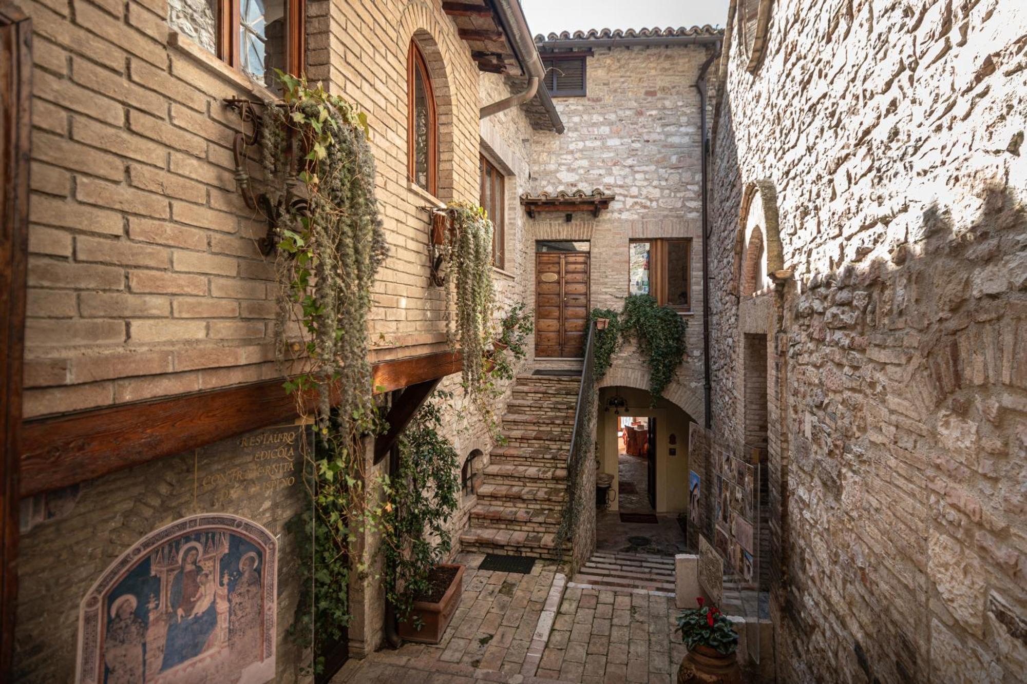 Residenza D'Epoca San Crispino Aparthotel Assisi Bagian luar foto