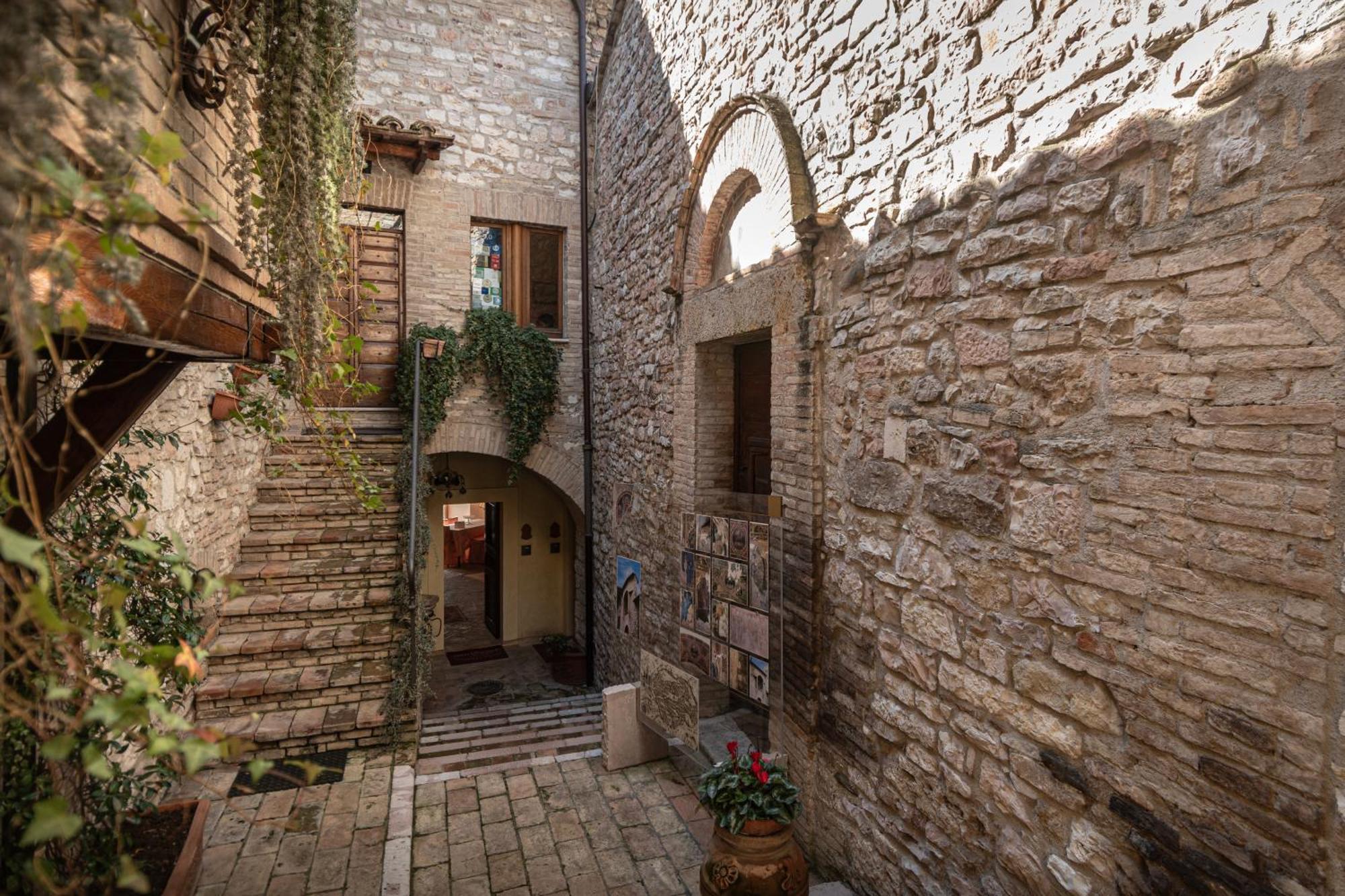 Residenza D'Epoca San Crispino Aparthotel Assisi Bagian luar foto
