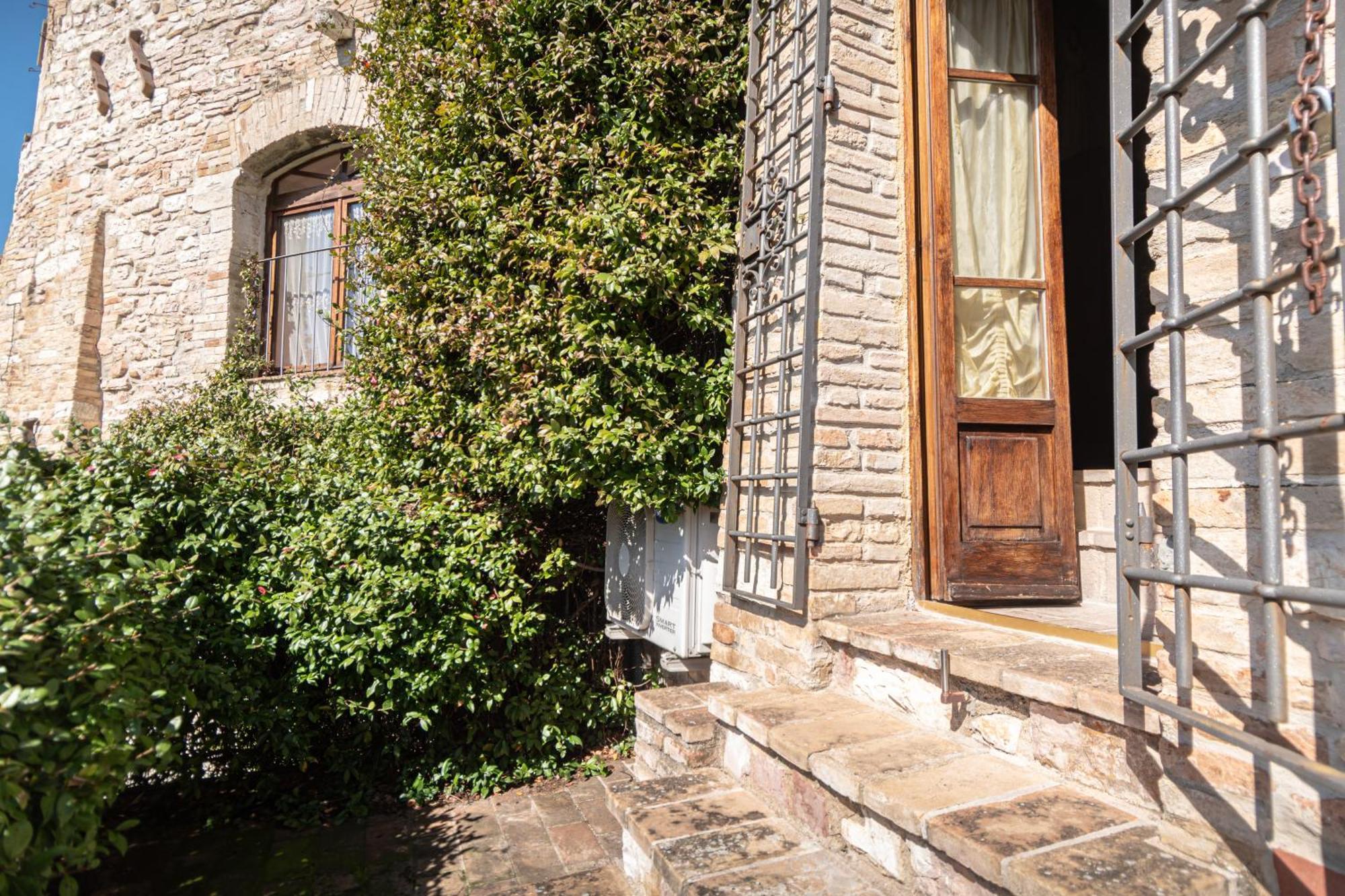 Residenza D'Epoca San Crispino Aparthotel Assisi Bagian luar foto